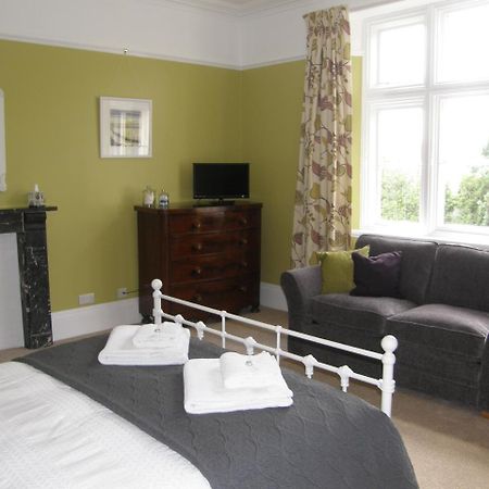 The Old Vicarage B & B บาร์นสเตเปิล ภายนอก รูปภาพ