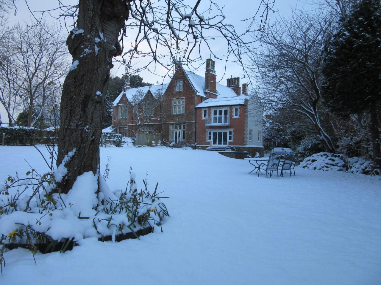 The Old Vicarage B & B บาร์นสเตเปิล ภายนอก รูปภาพ